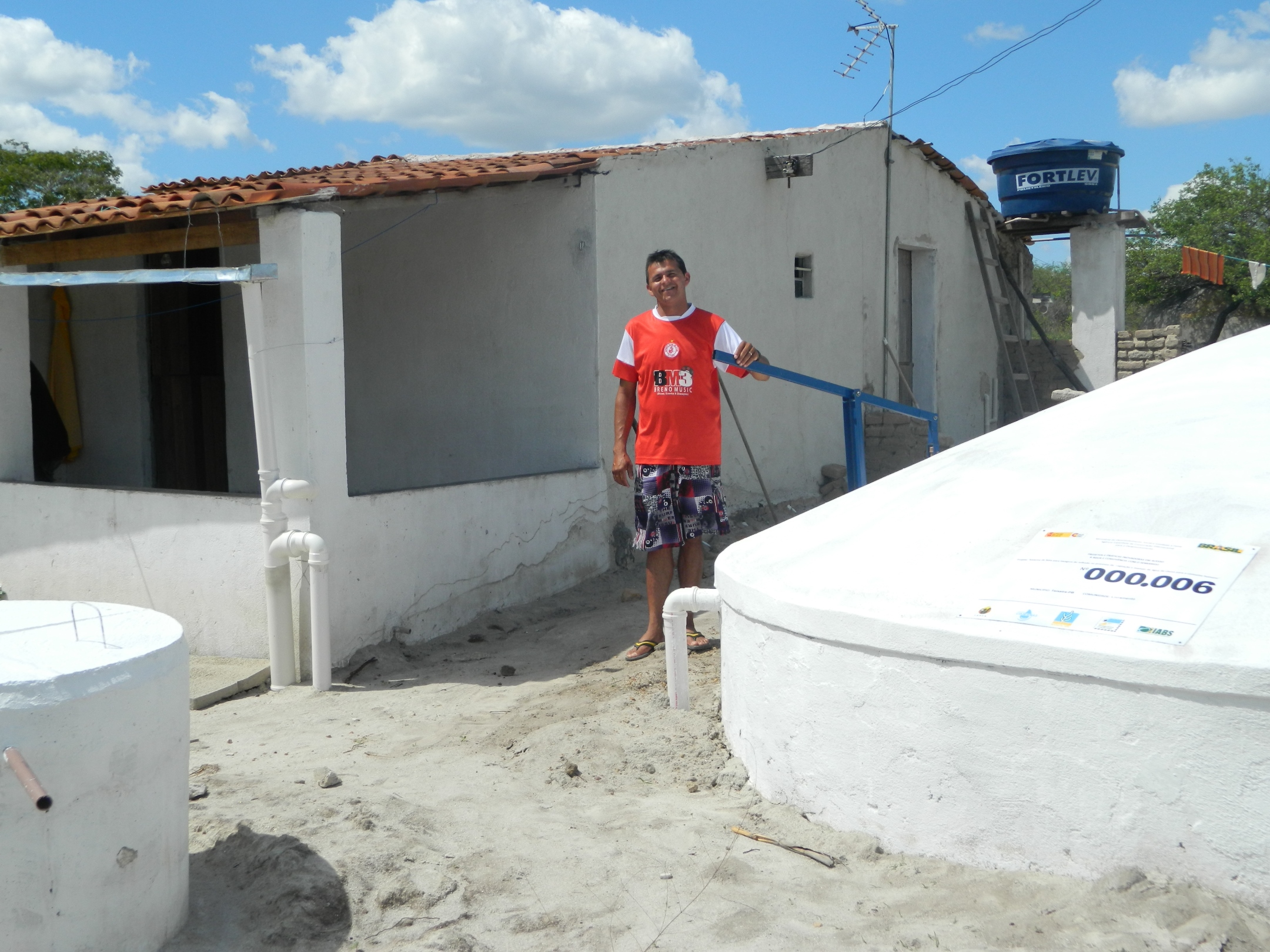 Foto 5 bomba instalada na comunidade  Livramento município de Teixeira.JPG